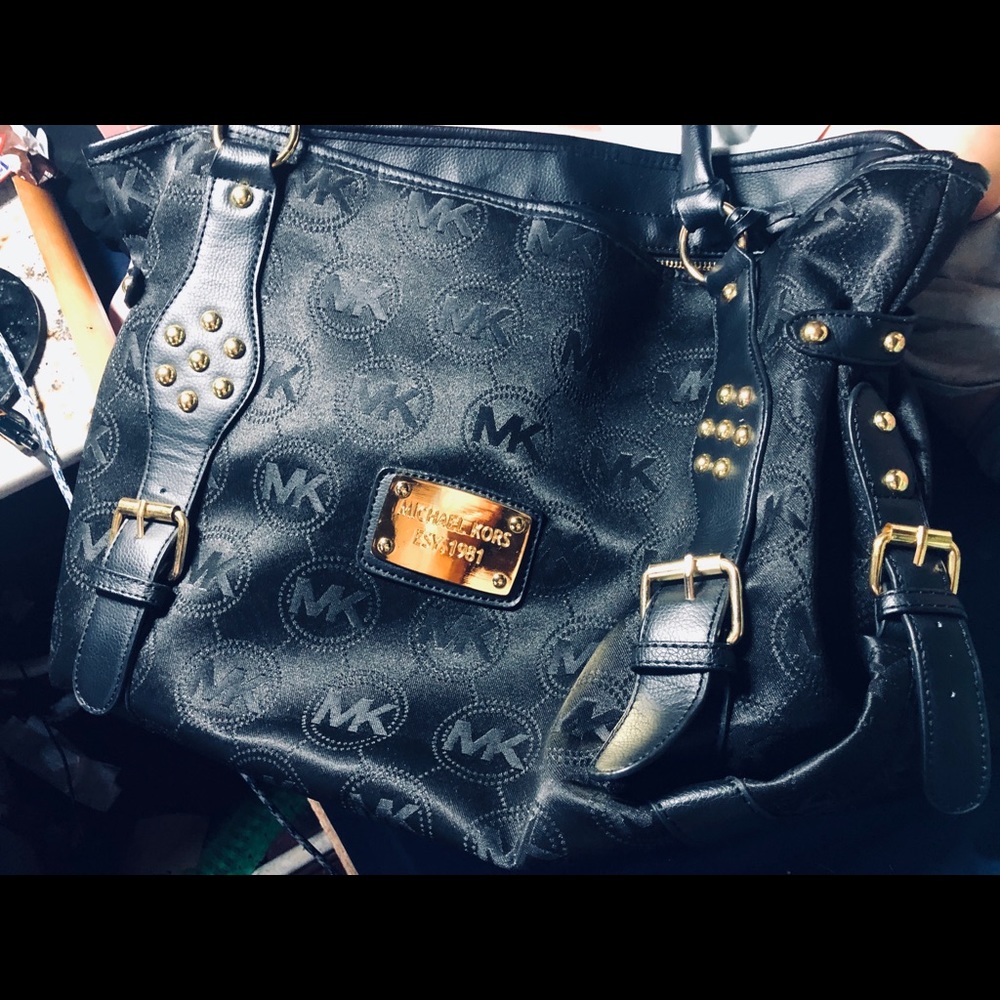 Michael Kors tote.
